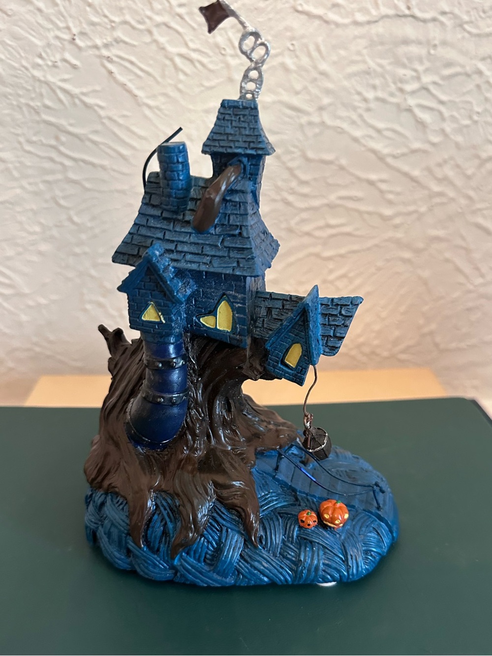 Disney HAWTHORNE VILLAGE TREEHOUSE NIGHTMARE BEFORE CHRISTMAS Halloween